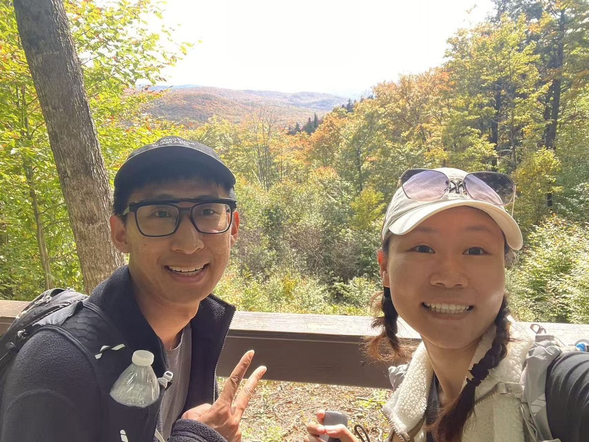 Xi Yu hiking with a friend in New England