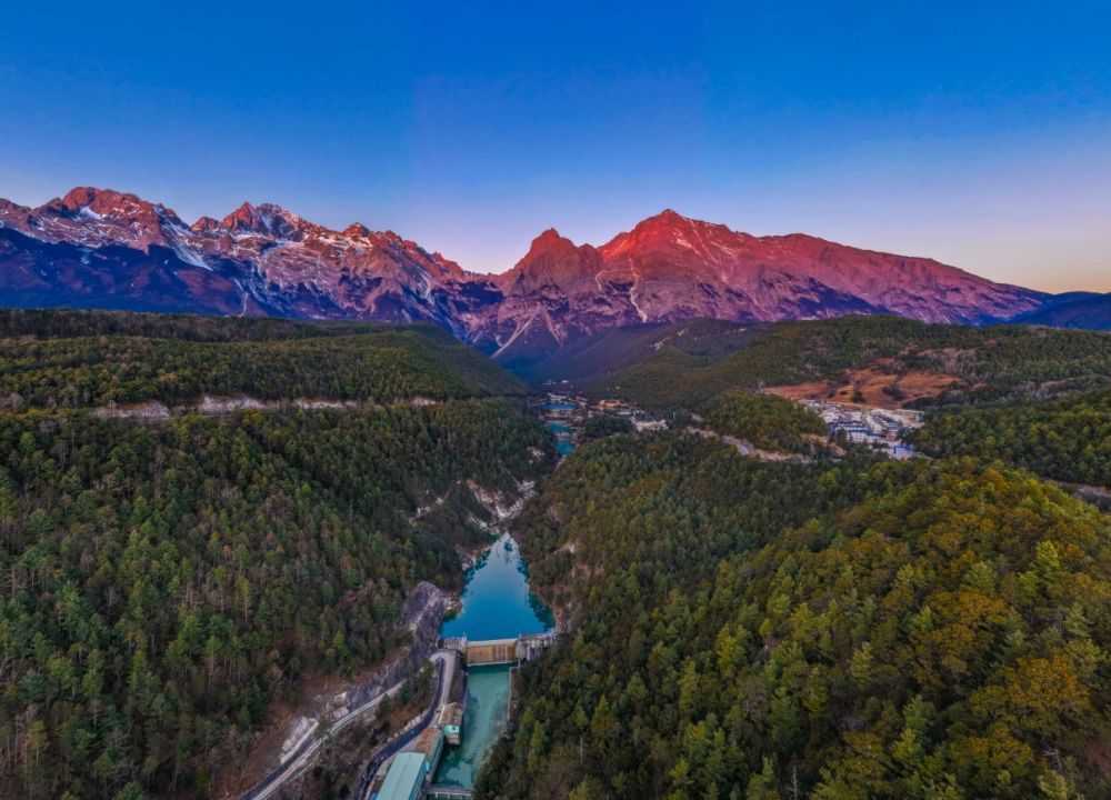 Jade Dragon Snow Mountain and Blue Moon Valley in Lijiang, Yunnan